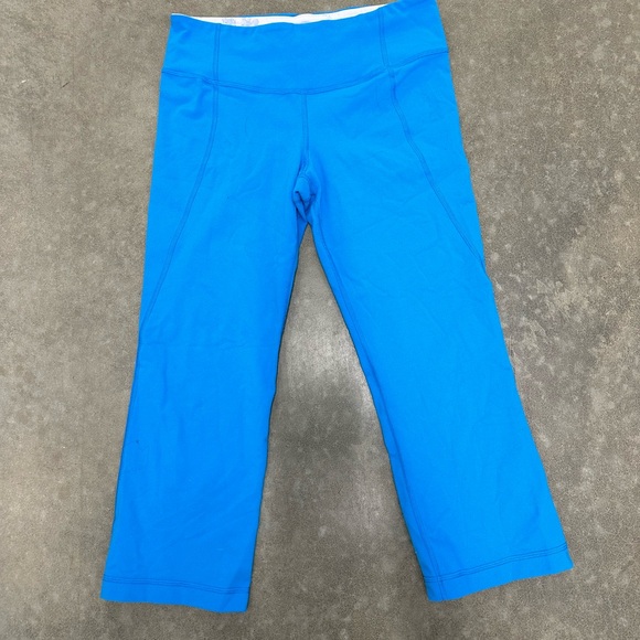 Lululemon Gather & Crow Cropped Leggings Sz 6, Elec. Floral Blue, Back Slit, EUC - Picture 1 of 6